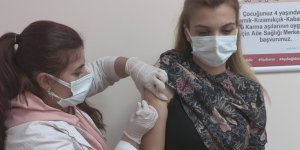Ağrı'da sağlık çalışanlarına CoronaVac aşısının ilk dozu yapılmaya başlandı
