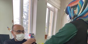 Doğanşehir'de sağlık çalışanlarına CoronaVac aşısının ilk dozu yapılmaya başlandı
