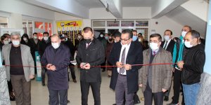 Ağrı’da Diş Hekimi İlhami Yıldız, mezun olduğu okula 3 bin kitaplık Z Kütüphane kazandırdı