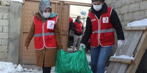 Kış kenti Ağrı'da ihtiyaç sahiplerinin evleri Kızılay'ın kömür yardımlarıyla ısınıyor
