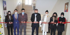 Ağrı’da 321 okul koridorunun duvarları yabancı dil görselleri ile süslendi