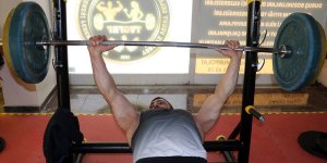 Vücut geliştirme sporcusu Ömer Çeçen, kendisi gibi engelli şampiyonlar yetiştirmenin hayalini kuruyor