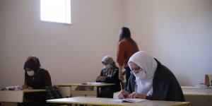 Kur'an-ı Kerim okumak için 70 yaşında okuma yazma öğreniyor