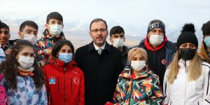 Bakan Kasapoğlu, Ağrı Dağı’nda dağcılarla buluştu: “Spor turizmi açısından Türkiye’nin çatısı”