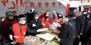 Van'da, İran merkezli depremde hayatını kaybedenler için anma programı düzenlendi
