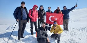 Ağrılı dağcılar Bubi Dağına kış tırmanışı yaptı