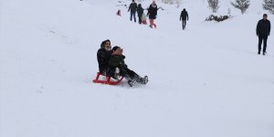 Ağrı'daki Küpkıran Kayak Merkezi'nde hafta sonu kayak keyfi yaşanıyor