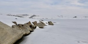 Kısmen buz tutan Yazıcı Barajı fotoğraf tutkunlarının ilgi odağı oldu