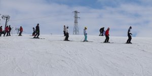 Ağrılı çocuklar geleceğin milli kayak sporcusu olmaya hazırlanıyor