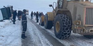 Diyadin'de köy minibüsü devrildi: 5 yaralı