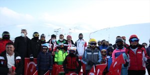 Gençlik ve Spor Bakanı Kasapoğlu, Haserek Kayak Merkezi'ni ziyaret etti