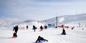 Bitlisliler yarıyıl tatilini kayak merkezinde değerlendiriyor