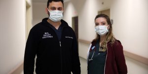 KOVİD-19 HASTALARI YAŞADIKLARINI ANLATIYOR - Koronavirüsü yenen doktor çift 'pişman olmamak için kurallara uyun' çağrısı yaptı
