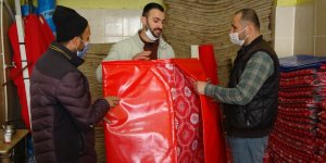 Muşlu baba-oğul 29 yıldır keçecilik mesleğini sürdürüyor