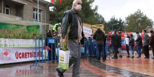 Elazığ'da vatandaşlara 5 bin adet ücretsiz fidan dağıtıldı