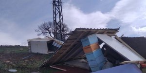 Bingöl'de fırtına arıcı kulübelerine zarar verdi