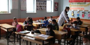 Van'ın Saray ilçesinde Kovid-19 vakaları nedeniyle ara verilen yüz yüze eğitime başlandı