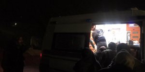 Kar ve tipiden yolu kapanan köydeki hasta 6 saat süren yol açma çalışmaları sonucu hastaneye kaldırıldı