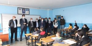 Çukurca Belediyesinden lise öğrencilerine kaynak kitap desteği