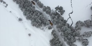 Kars'ta ekiplerin karla mücadele çalışmaları sürüyor