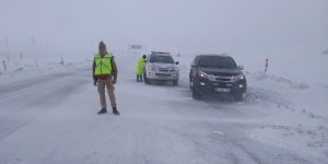 Ağrı'da tipi ve buzlanma kazaları peşinden getirdi
