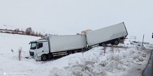 Ağrı'da kar ve buzlanma kazalara neden oldu