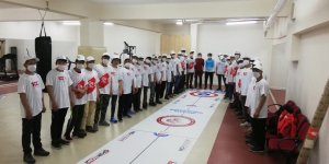 Devlet korumasındaki Afgan çocukların Floor Curling heyecanı