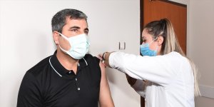 Muş Belediye Başkan Feyat Asya, Kovid-19 aşısının ilk dozunu yaptırdı