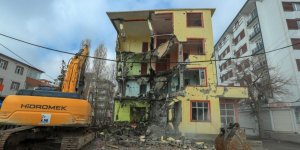 İpekyolu'ndaki hasarlı yapılar yıktırılıyor