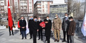 18 Mart'ta Çanakkale'de göndere çekilecek ay yıldızlı bayrak Kars'a ulaştı