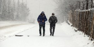 Ağrı kar yağışıyla yeniden beyaza büründü