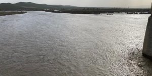 Eriyen karlar Aras Nehri'nde su seviyesini yükseltti, araziler su altında kaldı