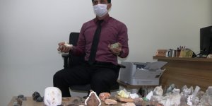 Öğretim üyesinin taş koleksiyonu göz kamaştırıyor