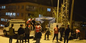 Açıkta kalan aileye valilik ve Kızılay sahip çıktı