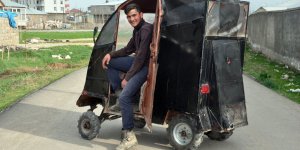 Hurda malzemelerden yaptıkları elektrikli arabayla artık işe gidip geliyorlar
