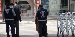 Elazığ'da 3 cadde araç trafiğine kapatıldı, yayalara sosyal mesafe olanağı sağlandı