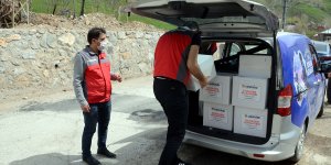 Sadakataşı Derneği Bitlis'te 100 aileye yardım kolisi dağıttı