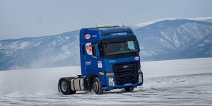 Ford F-MAX, donmuş Baykal Gölü üstünde hız rekoru kırdı