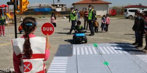 Jandarma uygulamalı trafik eğitimi verdi