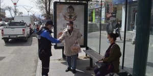 Polisler Erzincan'ın rengini mavi yapmak için broşür dağıttı
