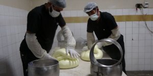Yarım asırlık işletme, sofraları süsleyen kaşar peyniri üretiyor
