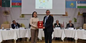 Rektör Ceylan, Kırgız Parlamentosu tarafından şeref belgesi ile taltif edildi