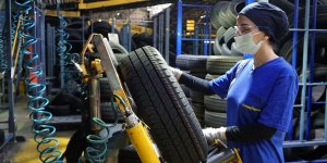 Goodyear'da lastik üretimine kadın eli değdi