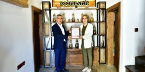 Kiraz yaprağı sarmasının coğrafi işaret tescil belgesi kadınlara teslim edildi