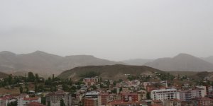 Oltu dağlarını kuraklık tozu sardı