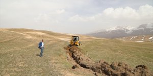 Başkale'de sulama kanalları temizleniyor