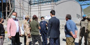 Saray Kaymakamı Ataman, sınır kapısında incelemelerde bulundu