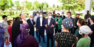 Malatya Valisi Aydın Baruş, sağlık çalışanları ve şehit aileleriyle bayramlaştı