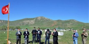 Tercan'da protokolden şehit mezarlarına ziyaret