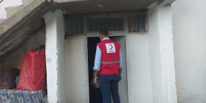 Türk Kızılay Baskil Temsilciliği ailelere bayram şekeri ve lokum dağıttı